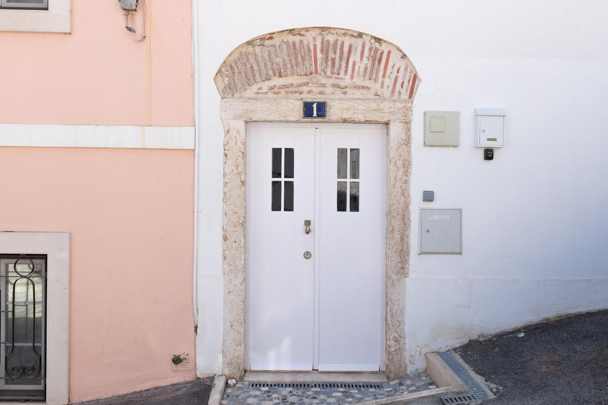 Classic Lisbon Homes: Bright & Central In Belem Lisboa Exterior foto